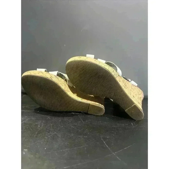 GUESS WOMEN'S WHITE LEATHER WEDGE SANDALS SIZE 6.5 - Picture 5 of 6